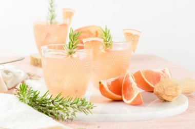 Biberiyeli greyfurt suyu 