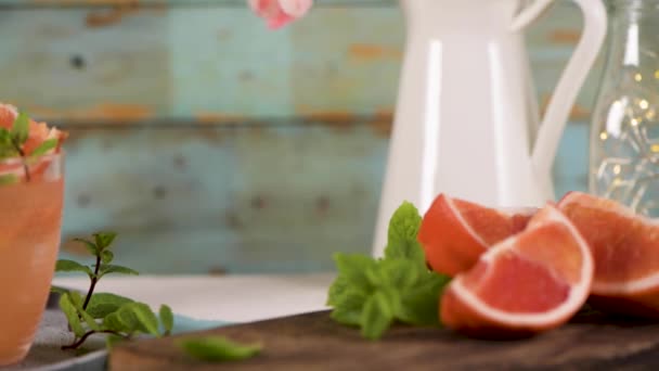 Grapefruit Juice Rosemary Glasses Table Refreshing Summer Cocktail — Stock Video