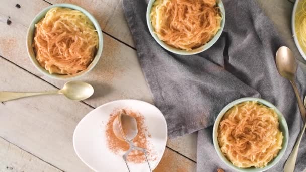 Aletria Een Klassieke Portugese Vermicelli Pudding Dit Een Traditioneel Geserveerd — Stockvideo