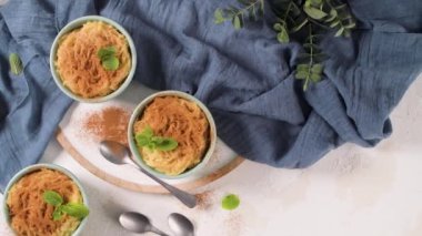 Aletria klasik bir Portekiz vermicelli pudingidir ve bu geleneksel olarak Noel zamanı servis edilir. Bu Portekiz 'in en sevdiği pudinglerden biri..
