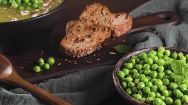 Soupe Pois Verts Avec Graines Lin Citrouille Graines Tournesol Sur — Video