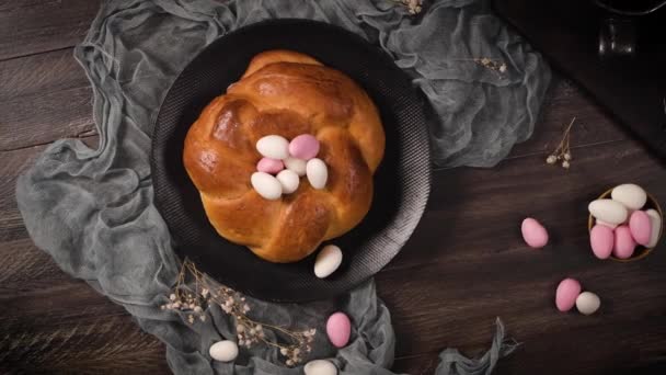 Folar Pascua Con Almohadillas Azúcar Mesa Madera — Vídeos de Stock
