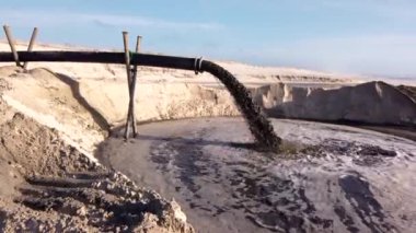 Portekiz 'in Ovar kentindeki hidrodinamik dengeyi optimize etmek için Atlantik Okyanusu' na yapılan tortu değişimi müdahalesi.