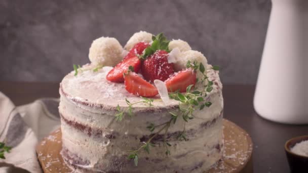 Naked Cake Strawberries Kitchen Counter Top — Stock Video