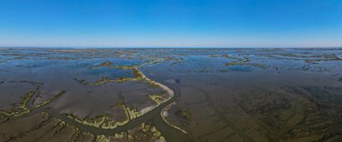 Pardilho, Aveiro, Portekiz 'deki Aveiro Gölü yakınlarındaki Ribeira das Teixugueiras Havacılık Manzarası.