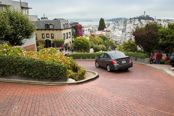 Lombard Street yamuk — Stok fotoğraf