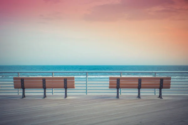 Sunset beach bankjes — Stockfoto