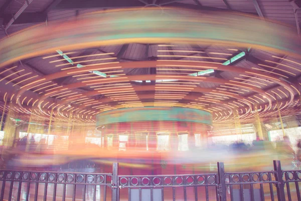 Винтажная карусель Blur — стоковое фото