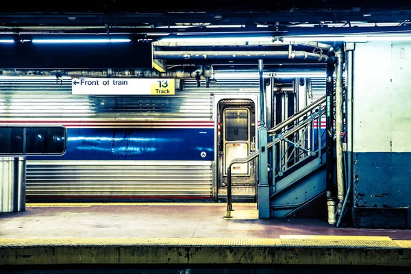 Нью-Йорку метро поїзд — стокове фото