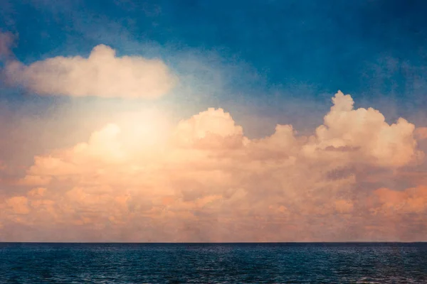 Текстуровані небесні океанічні хмари — стокове фото