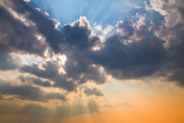 cennet gökyüzü günbatımı