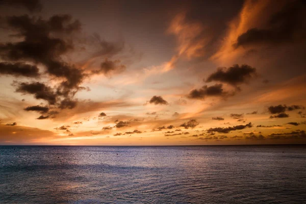 Tramonto spiaggia scena — Foto Stock