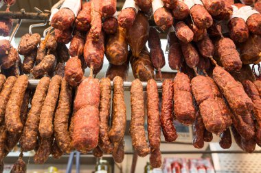 İtalyan sosis asılı  