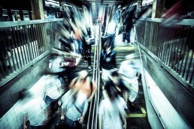 Hareket Bulanıklığı Nyc commuters metro girme
