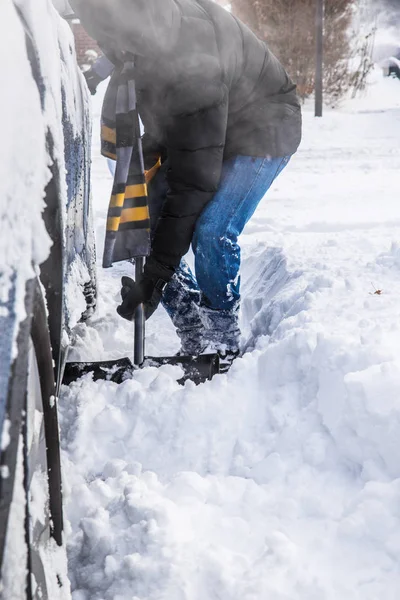 Non Recognizable Man Digging Out Car Snow Shovel Blizzard — Stock Photo, Image