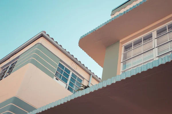 アールデコ スタイルの建築 フロリダ マイアミのサウスビーチの典型的な例 — ストック写真
