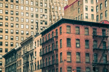Vintage Kiralık binalar ve arka planda, New York City modern binalar
