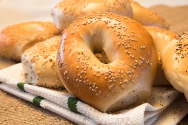 Susam ile otantik New York tarzı simit