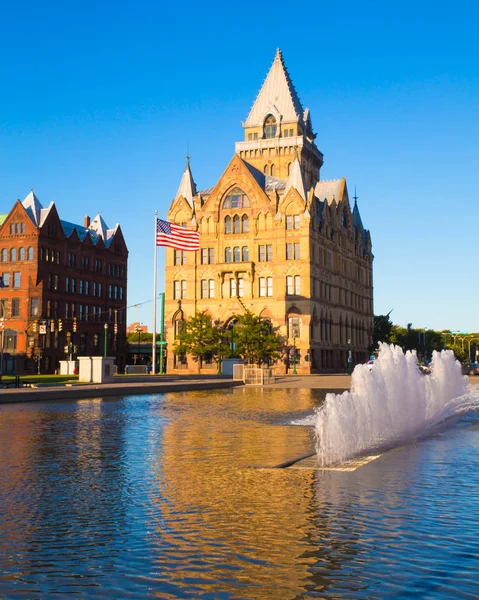 Şehir Merkezindeki Syracuse New York Tarihi Binaları Clinton Meydanı Çeşmesi — Stok fotoğraf