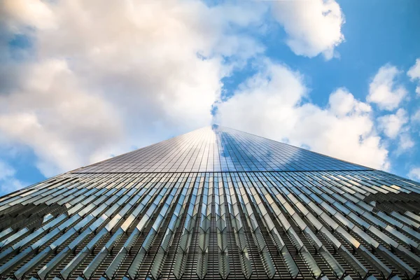 ニューヨーク ニューヨーク 2017 ビューの つ世界貿易センター展望台入り口に上方への検索します この塔は フリーダム タワーとも呼ばれます — ストック写真