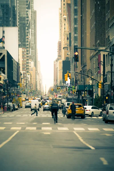 Ocupada Calle Ciudad Nueva York Con Todos Los Signos Reconocibles —  Fotos de Stock