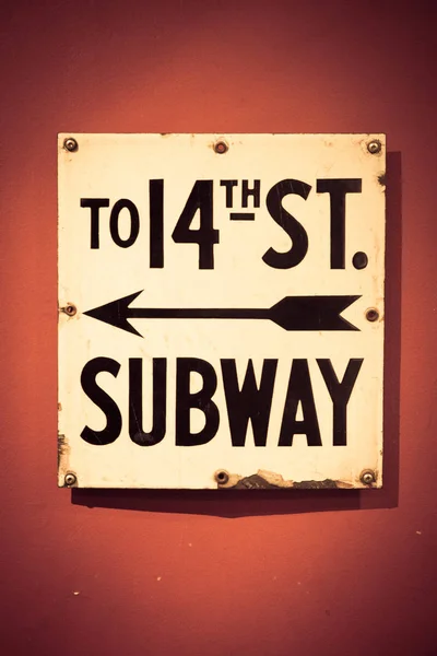 Νέα Υόρκη Μετρό Πινακίδα Εισόδου Στον Τοίχο — Φωτογραφία Αρχείου