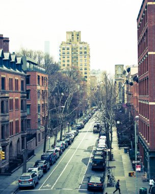 New York City - 29 Mart 2018: şehir hayatı tasvir eden bir tipik iş günü öğleden sonra araba New York'un Manhattan sokak sahne