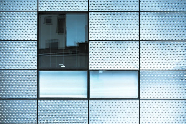 Edifício Moderno Exterior Com Metal Janelas — Fotografia de Stock