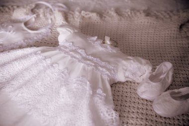 Bebek kız beyaz dantel fantezi elbise ve aksesuarlar, vaftiz vaftiz 