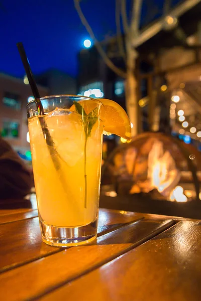 Refreshing Cocktail Beverage Ice Straw Scene Outdoor Restaurant Night Lights — Stock Photo, Image