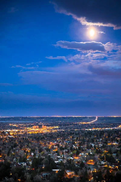 Beautiful Boulder Colorado Seen Night Many Lights City Moon Clouds — Stock Photo, Image