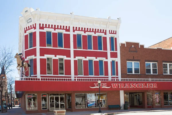 シャイアン ワイオミング州 2018 ワイオミング州シャイアンのダウンタウン歴史地区のラングラーのビュー ラングラーの Ranchwear ストアは 1943 年以来ビジネスにされています — ストック写真