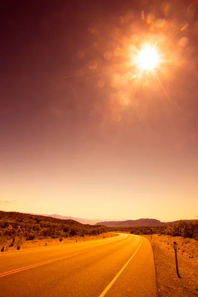 Όμορφη Έρημος Δρόμος Μέσω Valley Fire State Park Στη Νεβάδα — Φωτογραφία Αρχείου