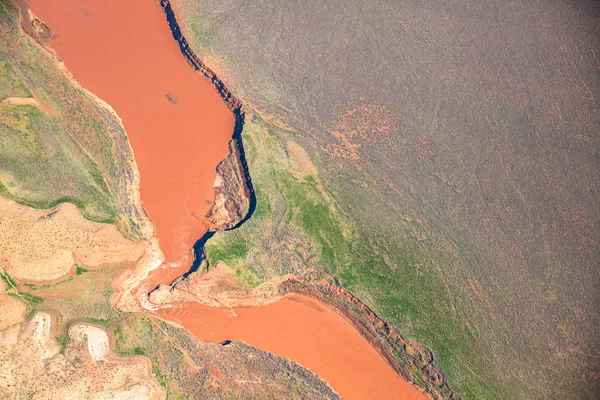 有地形和科罗拉多河的美国西部上空的航空摄影 — 图库照片