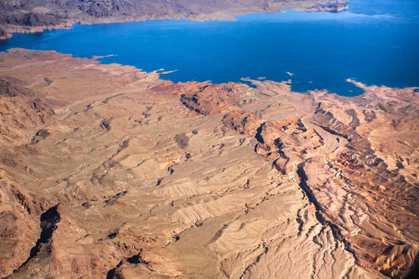 美国西部的空中摄影 着眼于地形和米德湖 — 图库照片