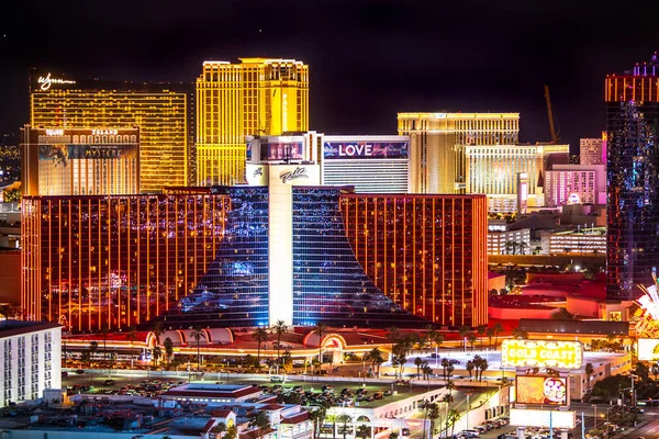 Las Vegas Nevada 2020年2月23日 从上往下俯瞰拉斯维加斯的夜景 有灯光和度假赌场酒店 — 图库照片