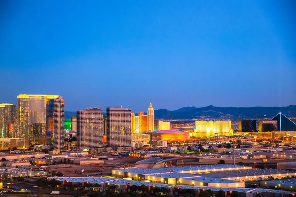 Las Vegas Nevada 2020年2月23日 从上往下俯瞰拉斯维加斯的夜景 有灯光和度假赌场酒店 — 图库照片