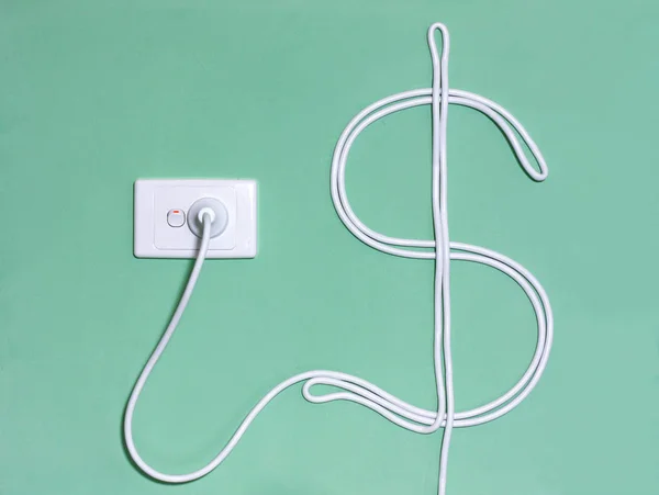 Tomada de parede de eletricidade e cabo de alimentação na forma do sinal de dólar — Fotografia de Stock
