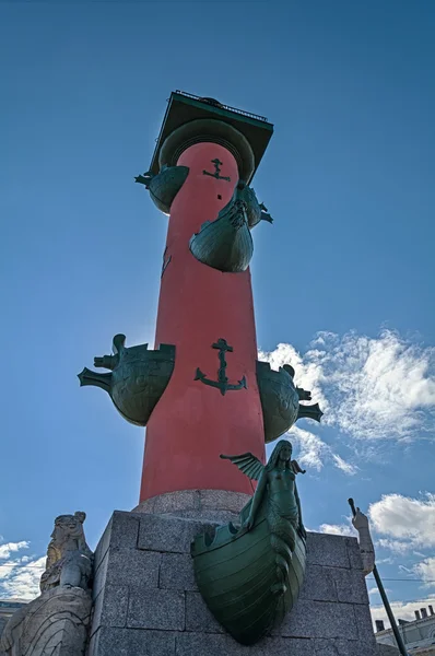 Rostral kolonne i Sankt Petersborg, Rusland - Stock-foto