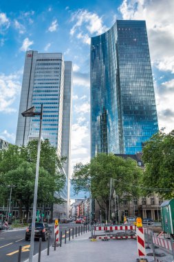 Taunustor üzerinden gökdelenlerin görünümü