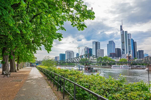 Panorama da cidade do distrito financeiro em Frankfurt — Fotografia de Stock