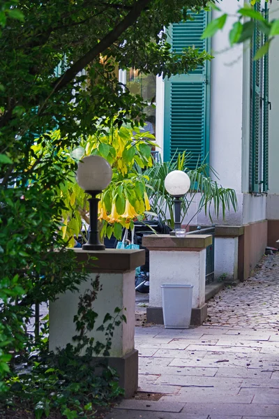 Frankfurt, Almanya palmengarten içinde yol kenarındaki Restoran