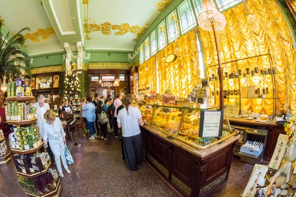 Interior of Yeliseev's Food Hall. Yeliseyev Grocery Store — Stock Photo, Image