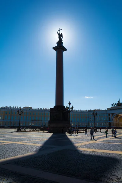 Silhouette of Alexander Column on sky backround in St.Petersburg — Stock Photo, Image