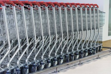 alışveriş arabaları park yeri olarak