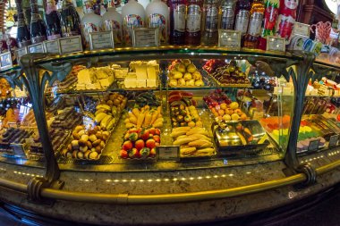 Yeliseev'ın yemek salonunun iç. Yeliseyev'den bakkal malzemeleri
