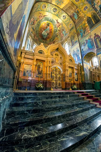 Église du Sauveur sur le sang versé. Cas icône centrale ou kio — Photo