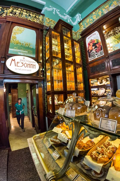 Interior of Yeliseev's Food Hall. Yeliseyev Grocery Store constr — Stock Photo, Image