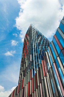 B karşı iş bölgesinde modern gökdelenlerin alttan görünüm