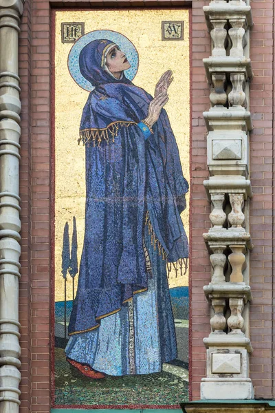 Mosaik auf der Außenseite der Erlöserkirche auf Blut — Stockfoto